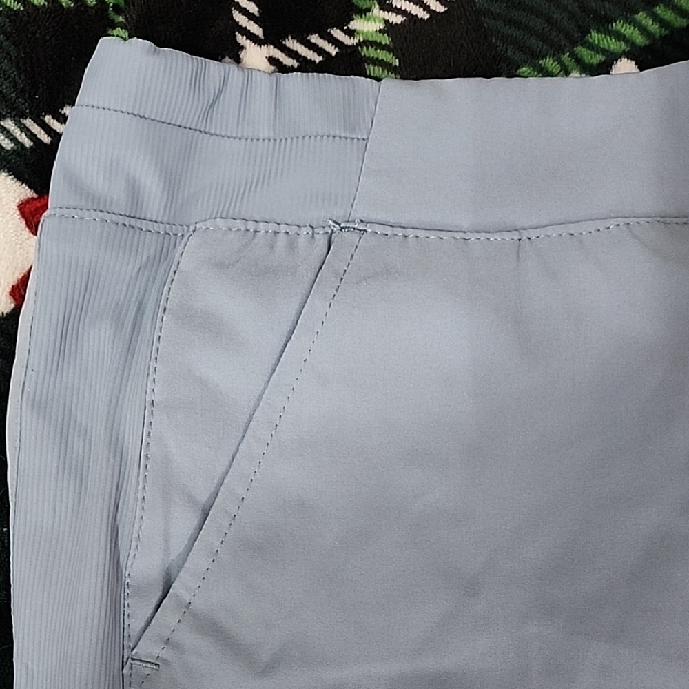 Shorts - Picture 3 of 4